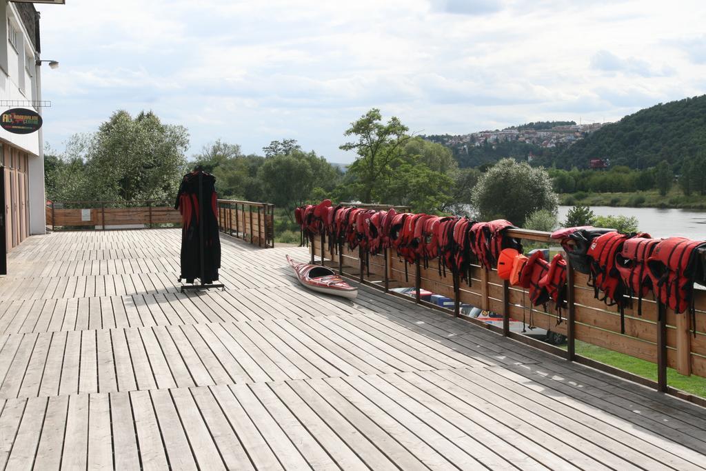 Hostel Boathouse Прага Екстер'єр фото