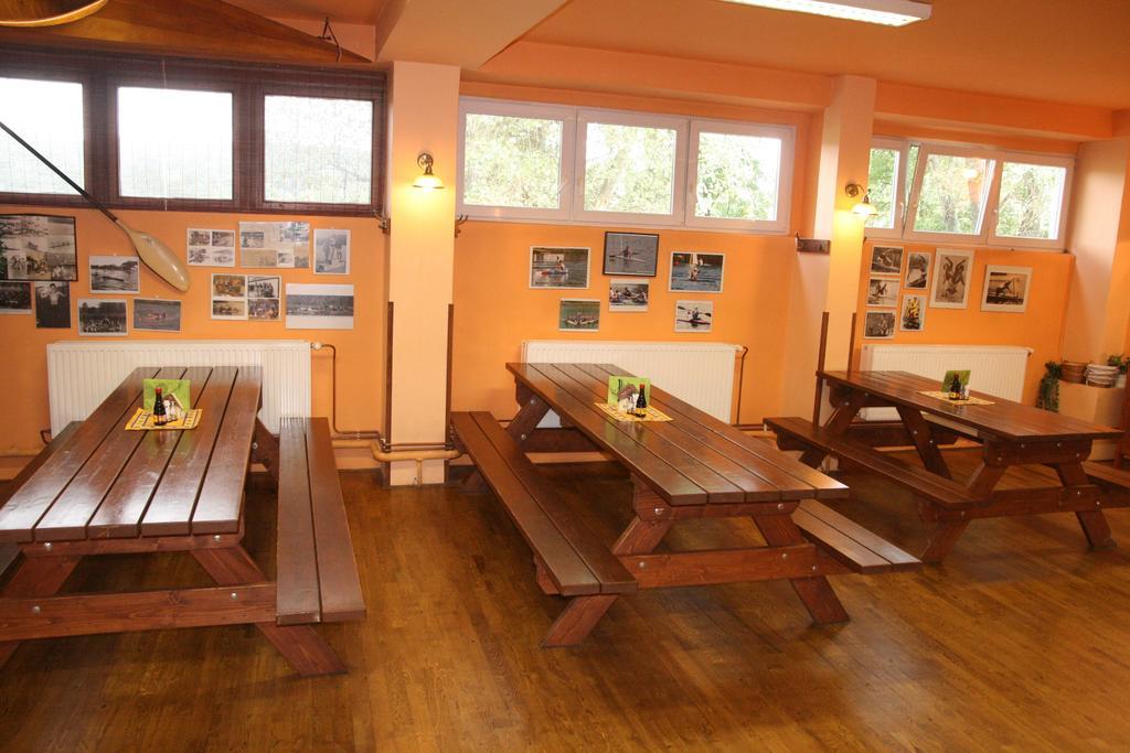 Hostel Boathouse Прага Екстер'єр фото