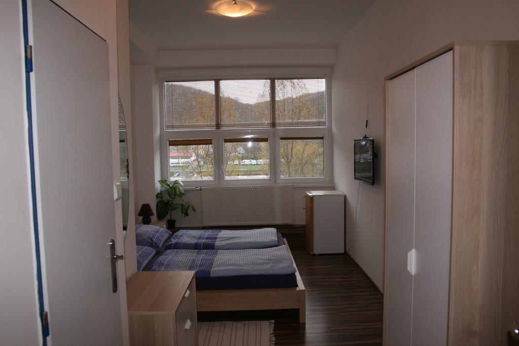 Hostel Boathouse Прага Екстер'єр фото